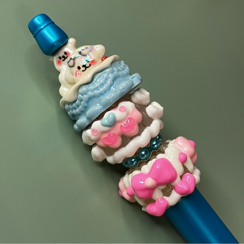 Kawaii Puppy Bear Cake with Pink & White Handpainted Beads Handmade Beaded Pen - Picture 3 of 8